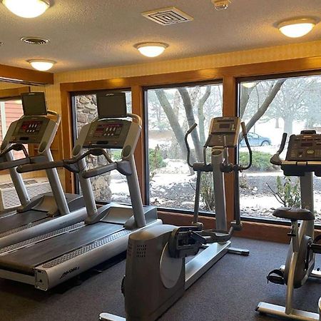 Howard Johnson By Wyndham Merrillville Bagian luar foto
