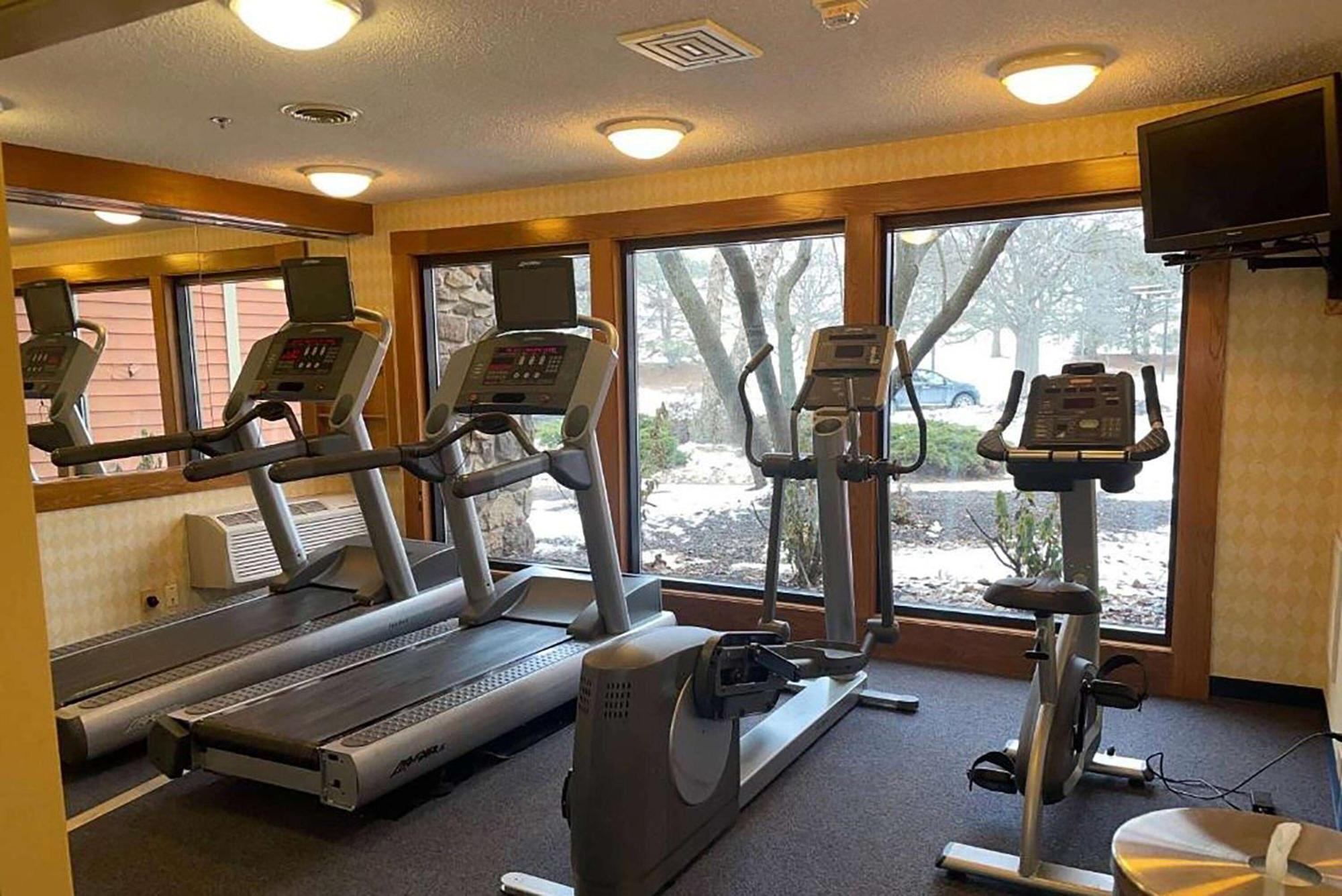 Howard Johnson By Wyndham Merrillville Bagian luar foto