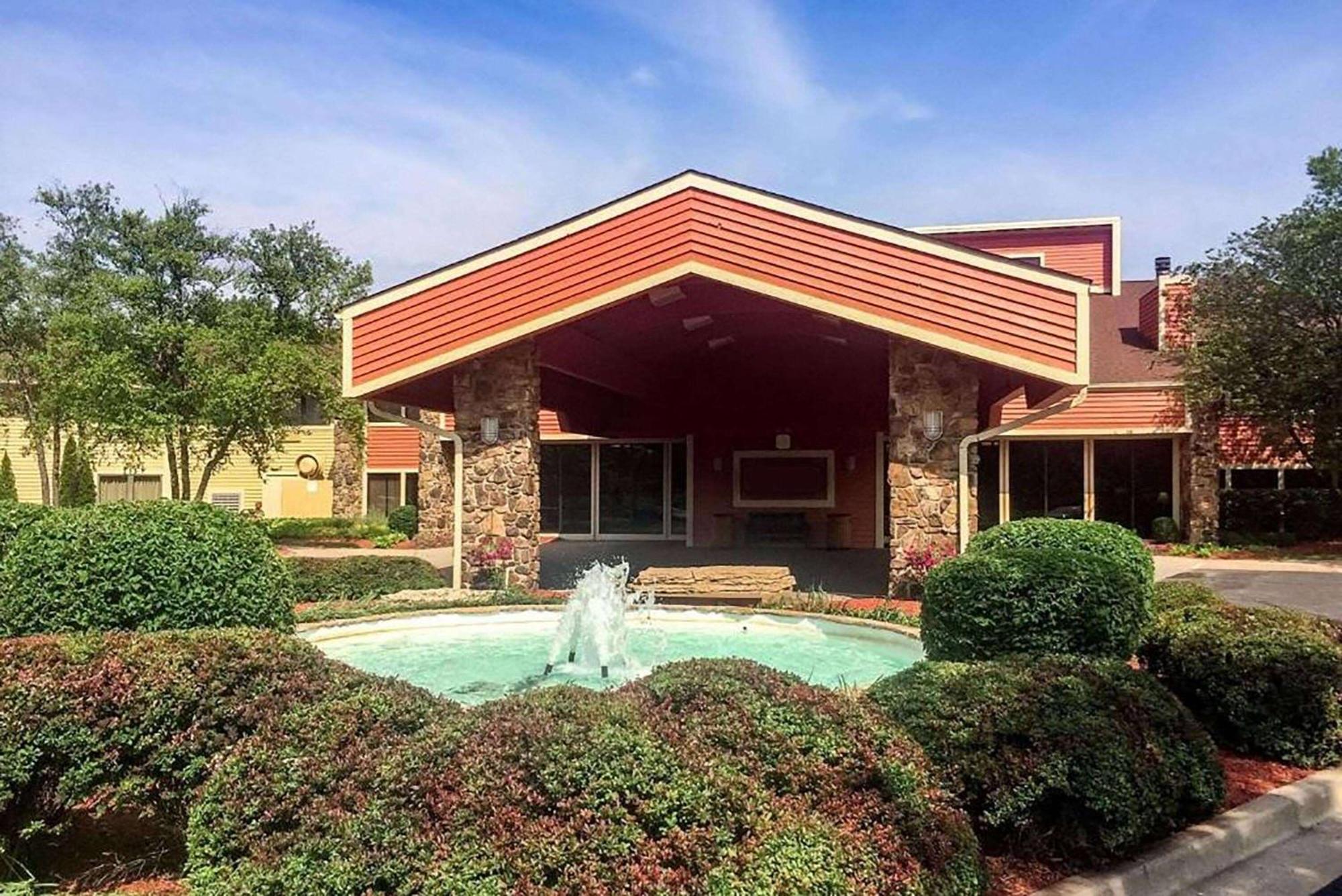 Howard Johnson By Wyndham Merrillville Bagian luar foto