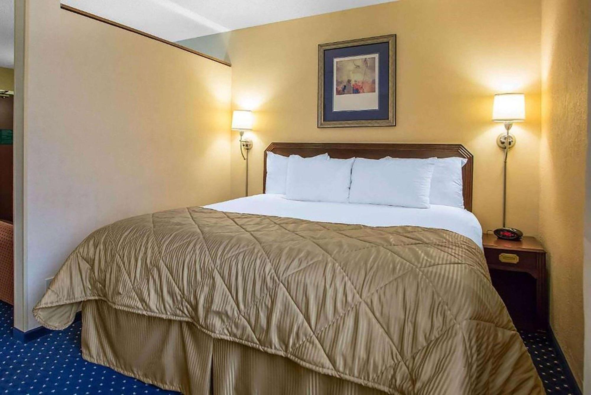 Howard Johnson By Wyndham Merrillville Bagian luar foto
